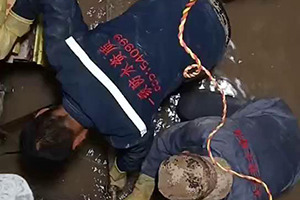 宜宾电梯井堵漏施工视频